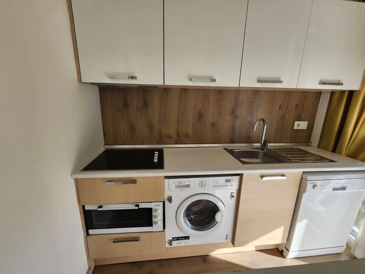 Fitted kitchen